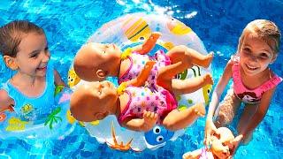 Куклы Беби Бон купаются в Бассейне Как Мама Видео для детей / Magic  Twins
