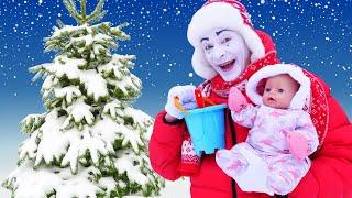 Новые видео с куклами - Беби Бон на прогулке зимой! Куличики из снега! - Детские игры для малышей