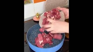 Рецепт мяса в луковом соусе.