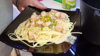 Паста с морепродуктами (спагетти с красной рыбой в сливочно-сырном соусе)