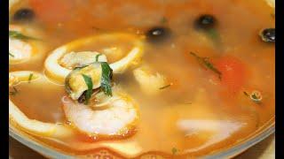 Морской суп (из рыбы и морепродуктов) с томатами.