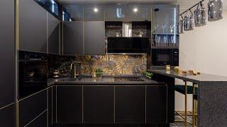 Дизайн черной кухни-гостиной с барной стойкой
