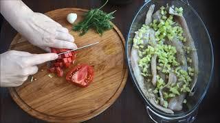Хек в духовке с овощами, сыром и сметаной. Рыба с помидорами и сыром в духовке