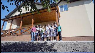 «Птички небесные»: Оксана Марченко построила новый дом священнику из Житомирской области
