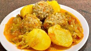 Кюфтета на фурна с картофи и зеленчуков сос/ Тефтели в духовке с картошкой и овощной заливкой