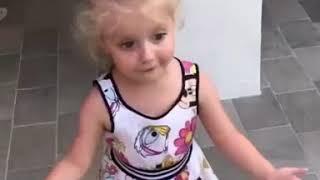 6-летняя Лиза Галкина первый раз увидела осьминога