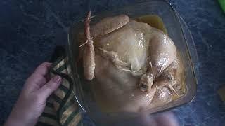 Рецепт: Фаршированная курица рисом, солеными огурцами и грибами