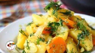 Тушеный картофель с морковью и луком — просто и вкусно.