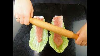 Заворачиваем мясо в лист капусты и заливаем соусом - не голубцы!