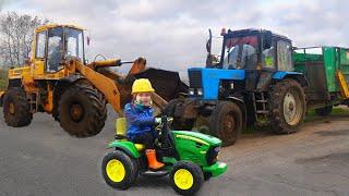 Трактор Экскаватор и СИНИЙ ТРАКТОР едет на ферму. Малыш Помогает Починить сломанный Трактор