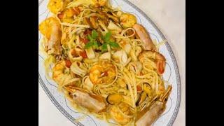 Спагетти с морепродуктами из мидий, креветок и кальмаров рецепт  #Shorts