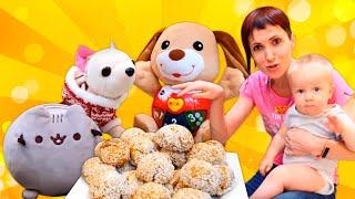 Игры для детей - Маша Капуки и ЧиЧиЛав готовят Творожные шарики для Карла! Видео шоу Мамина школа