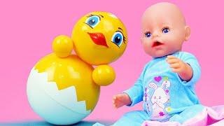 Смешные видео куклы – БЕБИ БОН и Утёнок Неваляшка! - Видео игры как мама с пупсом Baby Born