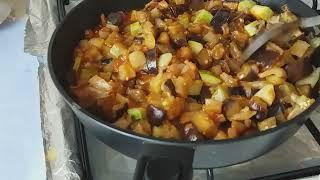 Рататуй - овощное рагу в сковороде