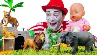 Новые видео - Кукла БЕБИ БОН в Зоопарке! Кормим животных с Baby Born! - Весёлые игры для детей.
