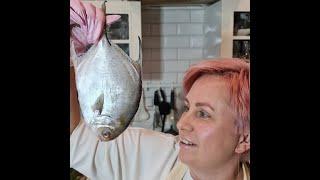 Рыба Помпано запеченная в духовке с оливками и каперсами.