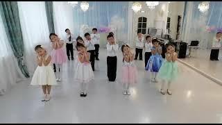 "Танец для мамы" в исполнении детей подготовительной группы "Сулусчаан"