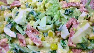 Простой и очень вкусный салат с огурцом, кукурузой и зеленью