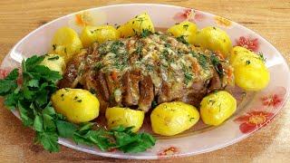 Праздничное мясо "Гармошка" с гарниром - рецепт запечённой в духовке свинины с сыром и грибами