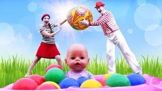 Новые игры для детей – Кукла БЕБИ БОН и Бассейн с шариками! – Смешные видео для девочек онлайн